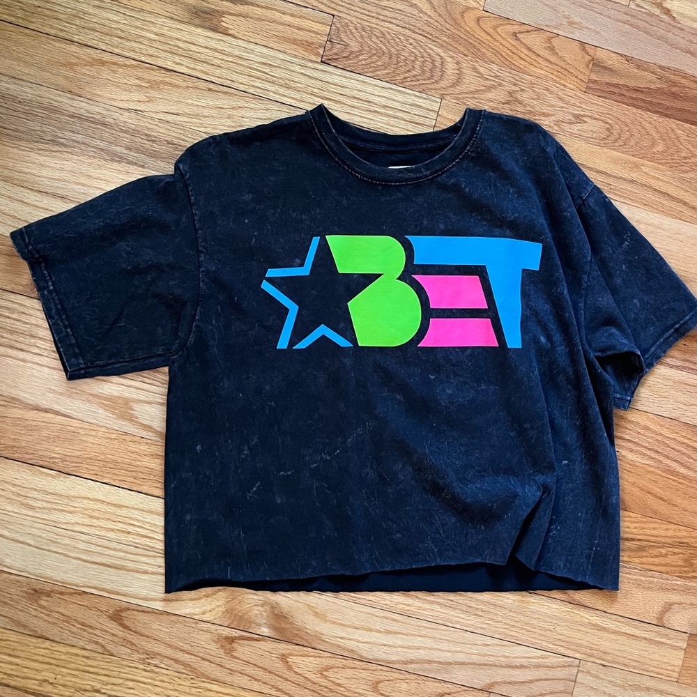 [BET] NWOT Size L crop tshirt